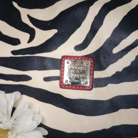 Vintage DOONEY BOURKE Black & White Leather Zebra Stripe Shoulder Bag - Picture 3 of 16